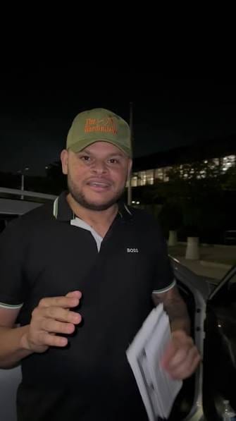 Influenciador brasileiro deixa centro de detenção em Massachusetts após Justiça aprovar fiança de US$ 5 mil