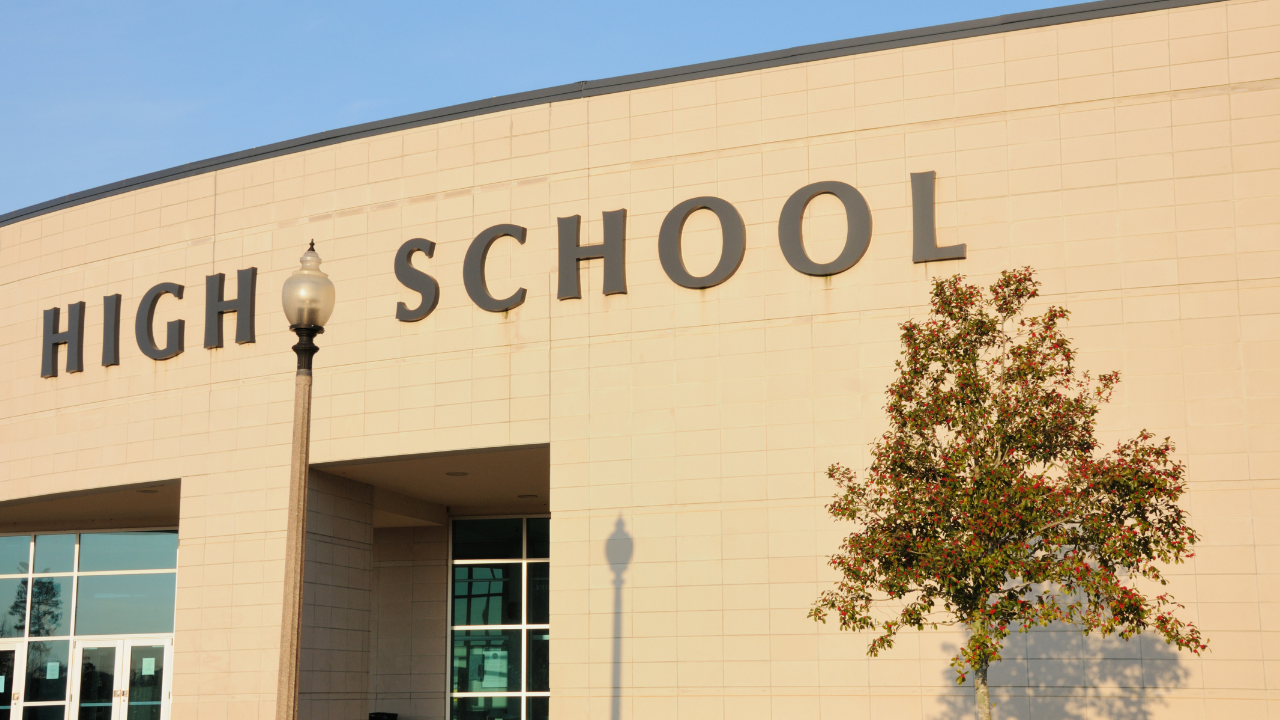 Escolas de Massachusetts reforçam protocolos para situações envolvendo autoridades de imigração