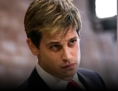 Apoiador de Trump e defensor de deportações em massa é preso pelo ICE e deportado dos EUA