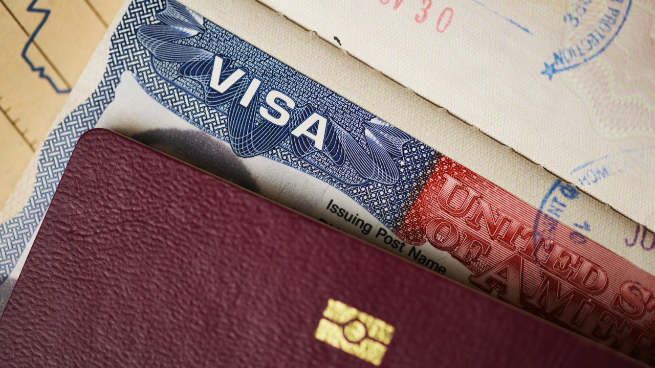 Mudança no uscis exige atenção de quem vai pedir permissão de trabalho ou alterar status