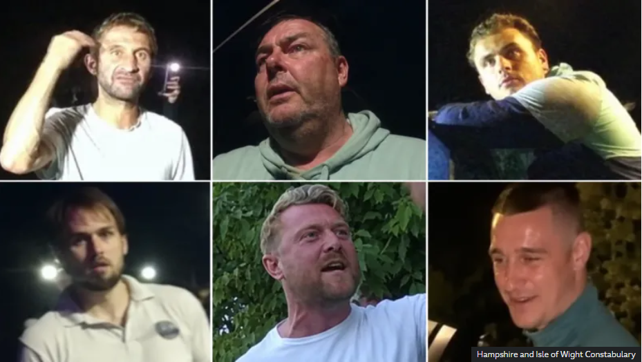 Polícia procura seis homens após protesto contra imigrantes terminar em confronto na Inglaterra