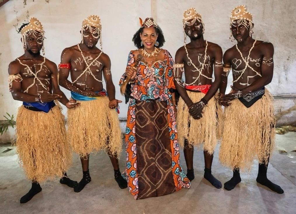 Coluna Denny: DEZ ANOS DE COROA: A RAINHA DIAMBI KABATUSUILA CELEBRA UMA DÉCADA DE LIDERANÇA NO CORAÇÃO DO CONGO