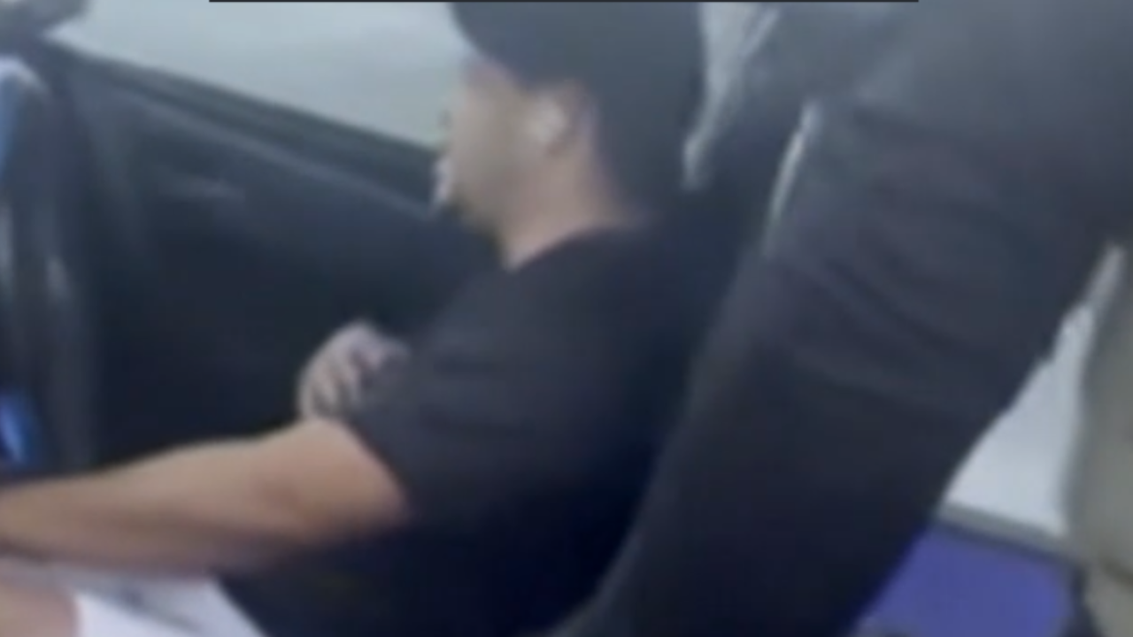 Bala perto da coluna e sob custódia: imigrante contesta versão do ice