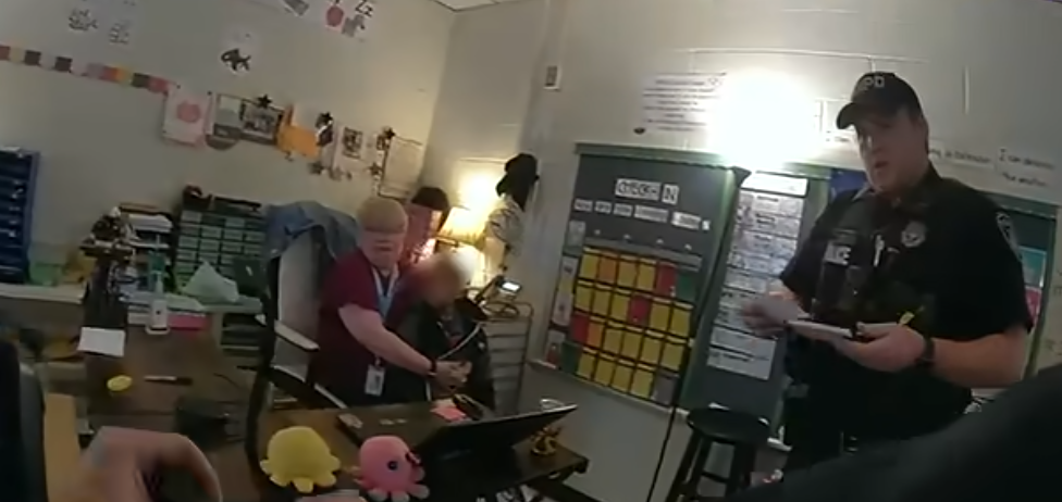 Menino de 6 anos atira em professora e não é acusado: quem responde pelo caso?