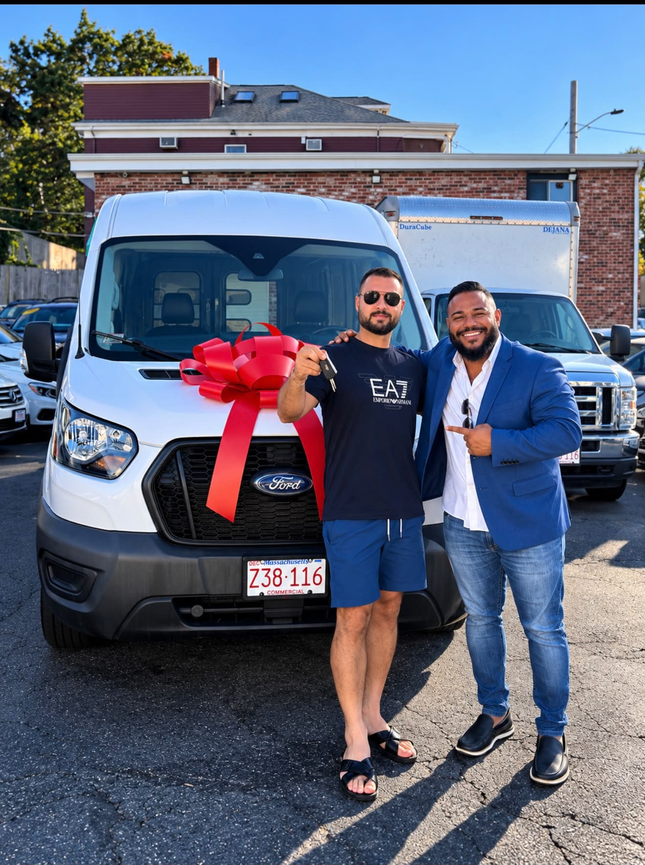 Após se destacar como o maior vendedor de carros sob encomenda em Massachusetts, Saulo Campos conquista as redes sociais