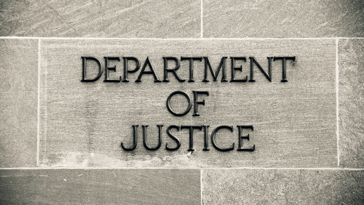 Departamento de Justiça dos EUA processa Virgínia por restrições a agentes federais